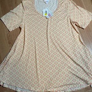MEDIUM Perfect T Swing Top RUNS BIG! NWT